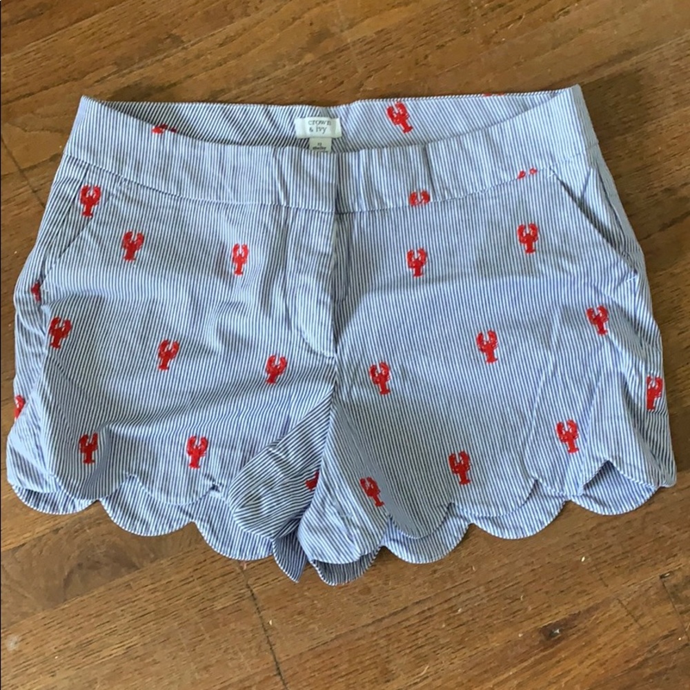 Lobster themed scalloped shorts